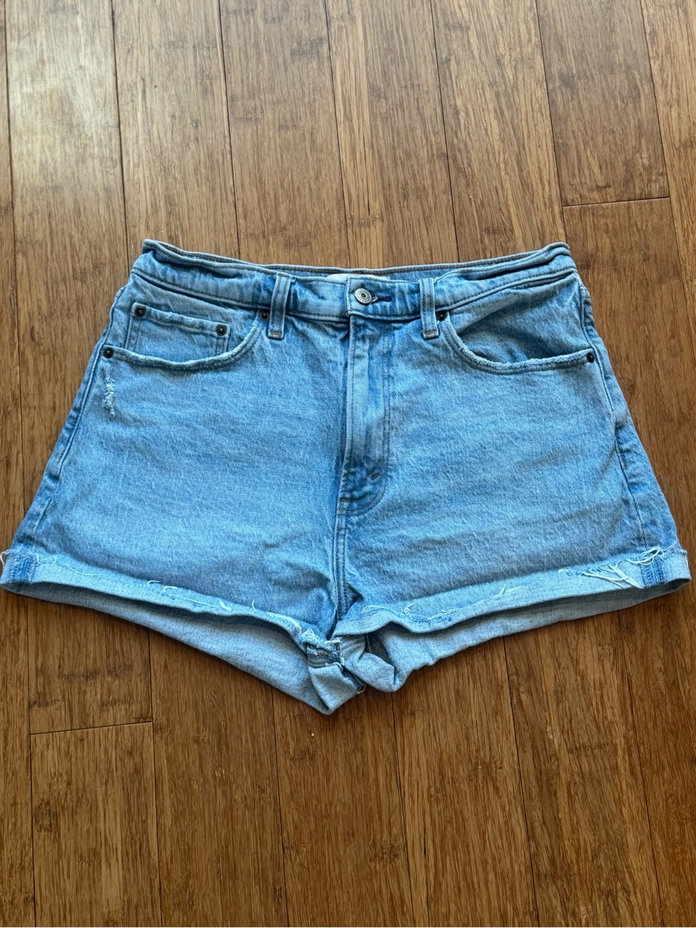 Abercrombie & Fitch Mom High Rise Short Curve